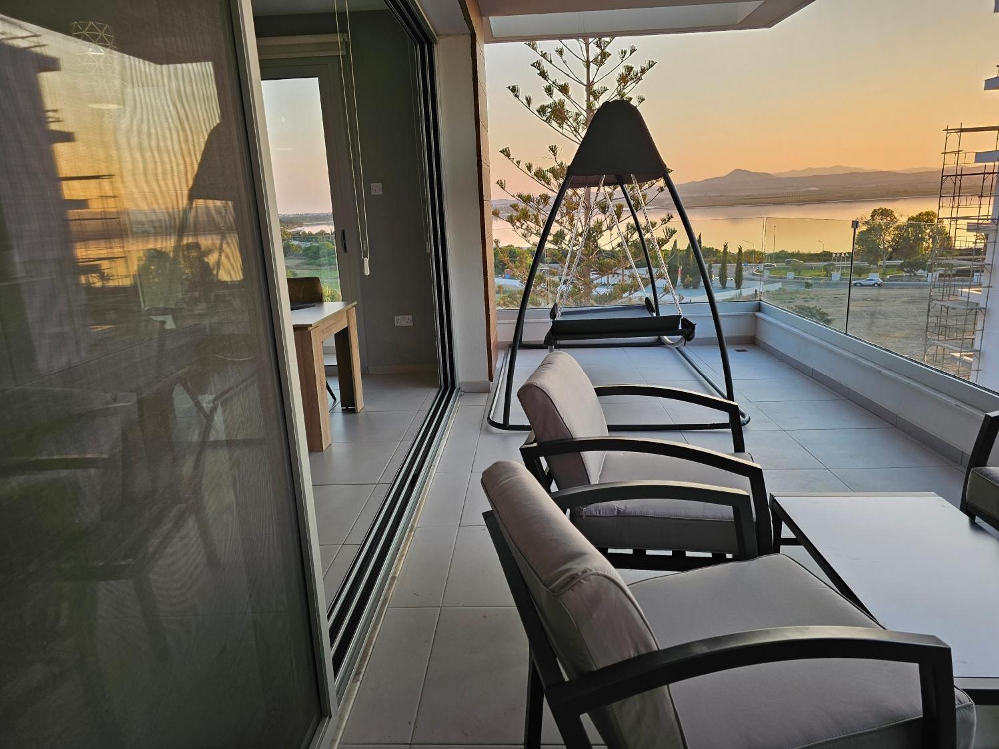 Majestic Sunset Salt Lake Views 300M From Beach Larnaka Exterior foto