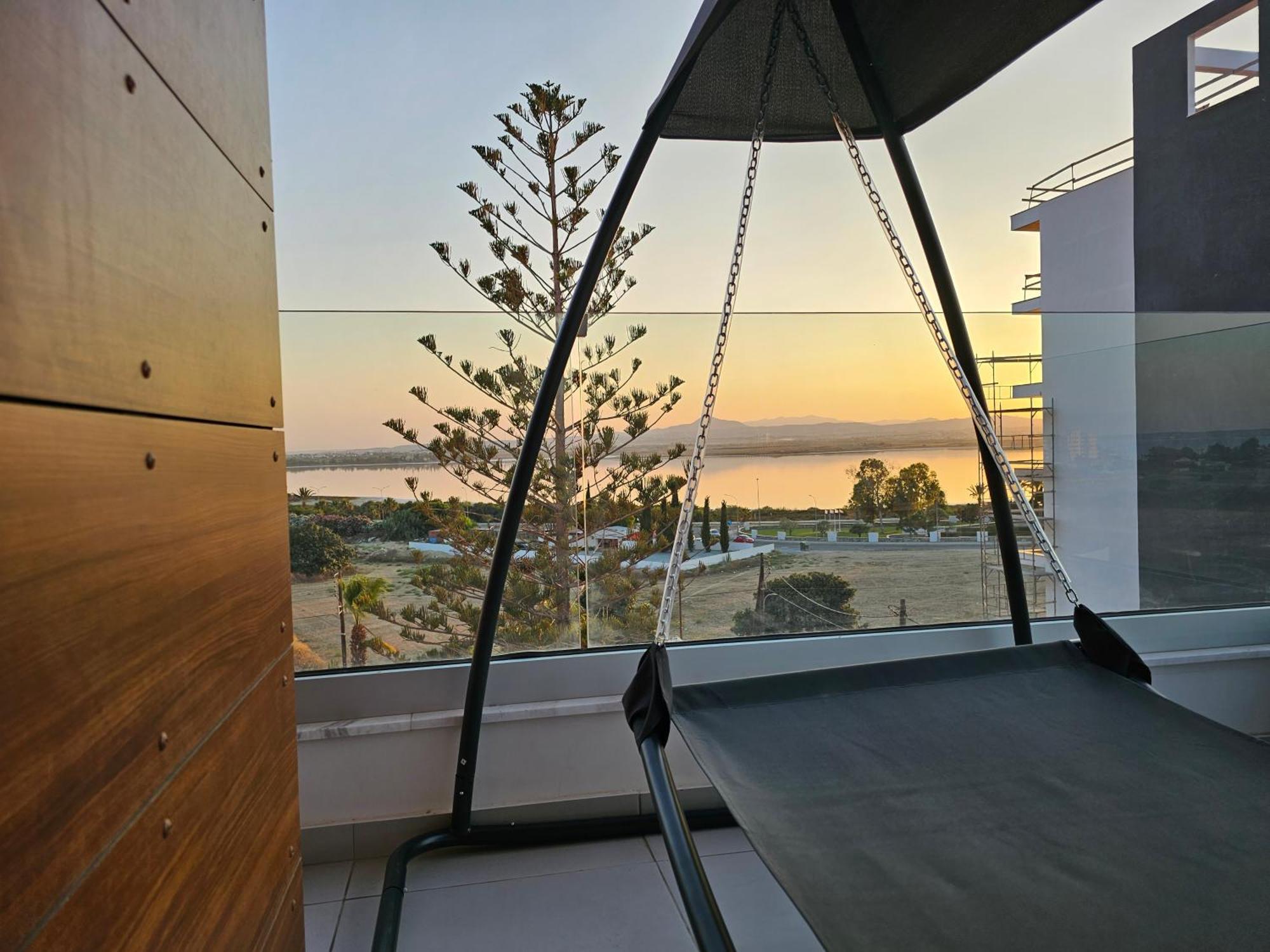 Majestic Sunset Salt Lake Views 300M From Beach Larnaka Exterior foto