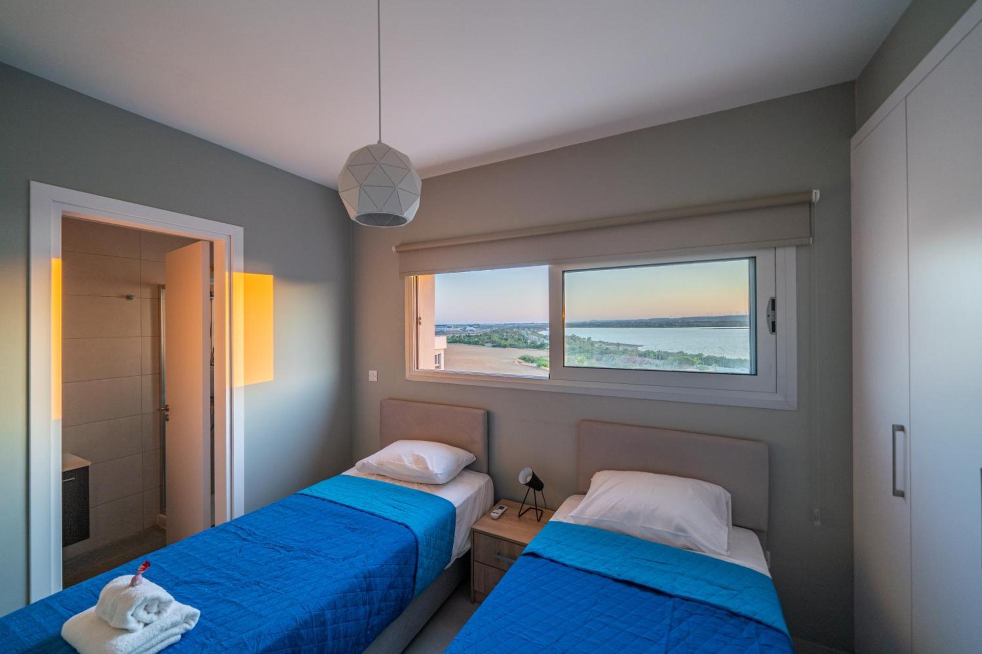 Majestic Sunset Salt Lake Views 300M From Beach Larnaka Exterior foto